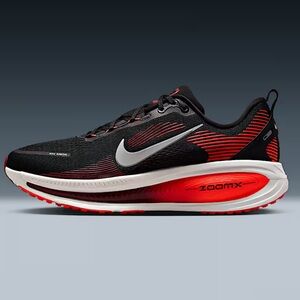 BRAND NEW - Nike Vomero 18 - men's 10.5